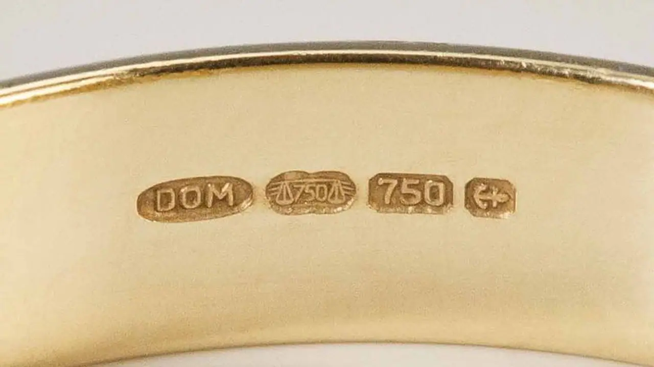 இனி ஹால்மார்க் தங்க நகைகள் மட்டுமே விற்பனை செய்ய வேண்டும !! மத்திய அமைச்சர் அதிரடி உத்தரவு .... இனி ஹால்மார்க் தங்க நகைகள் மட்டுமே விற்பனை செய்ய வேண்டும !! மத்திய அமைச்சர் அதிரடி உத்தரவு ....