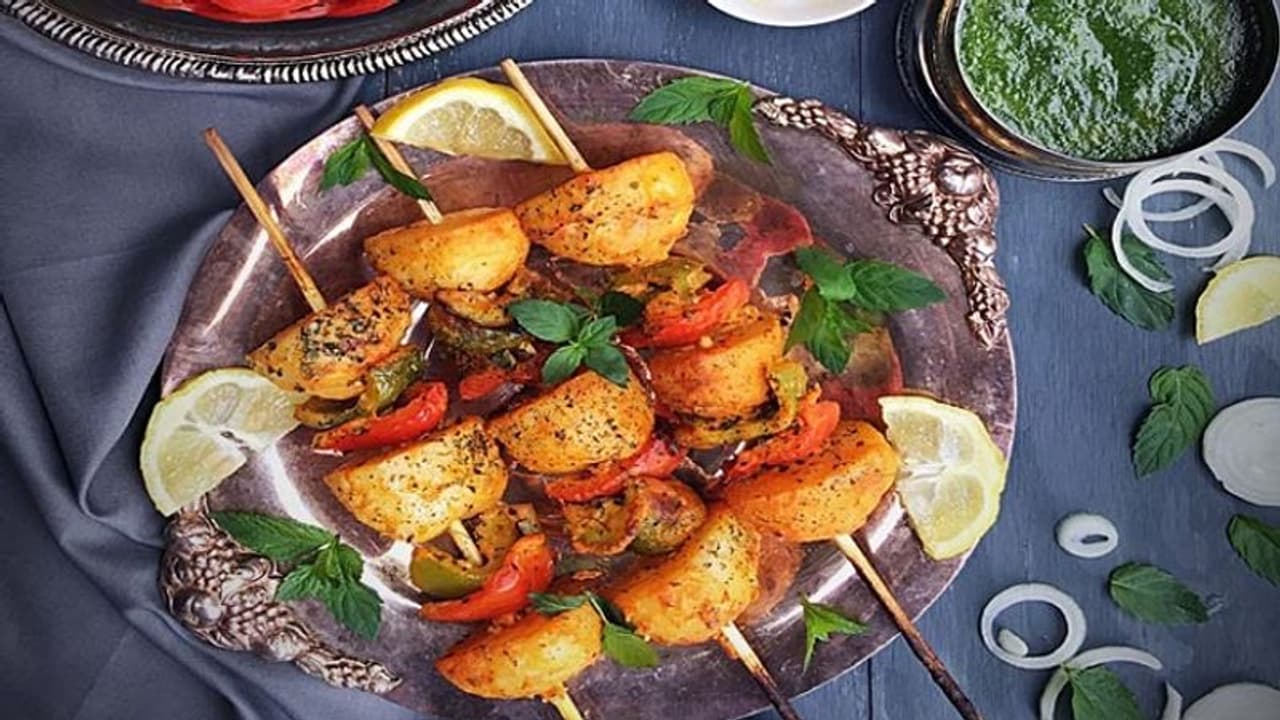 ऐसे बनाएं तंदूरी आलू टिक्का, स्वाद होता है लाजवाब ऐसे बनाएं तंदूरी आलू टिक्का, स्वाद होता है लाजवाब