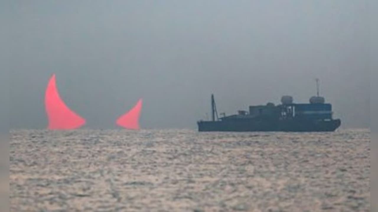 সূর্য গ্রহণে ডেভিল হর্ণ, সোশ্যাল মিডিয়ায় ভাইরাল সূর্যোদয়ের ছবি সূর্য গ্রহণে ডেভিল হর্ণ, সোশ্যাল মিডিয়ায় ভাইরাল সূর্যোদয়ের ছবি