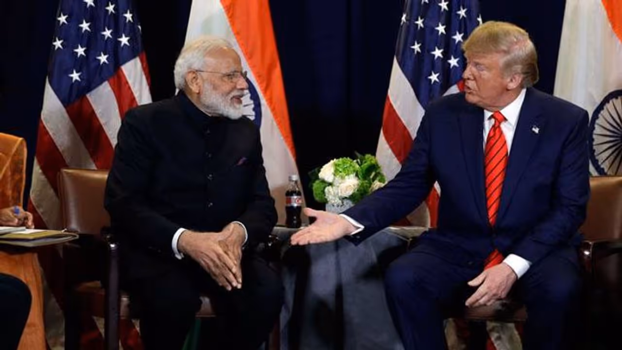 ഇന്ത്യയും ചൈനയും അതിര്ത്തി പങ്കിടുന്നുണ്ടോ? ട്രംപിന്റെ ചോദ്യത്തില് ഞെട്ടി മോദി; വെളിപ്പെടുത്തല് ഇന്ത്യയും ചൈനയും അതിര്ത്തി പങ്കിടുന്നുണ്ടോ? ട്രംപിന്റെ ചോദ്യത്തില് ഞെട്ടി മോദി; വെളിപ്പെടുത്തല്