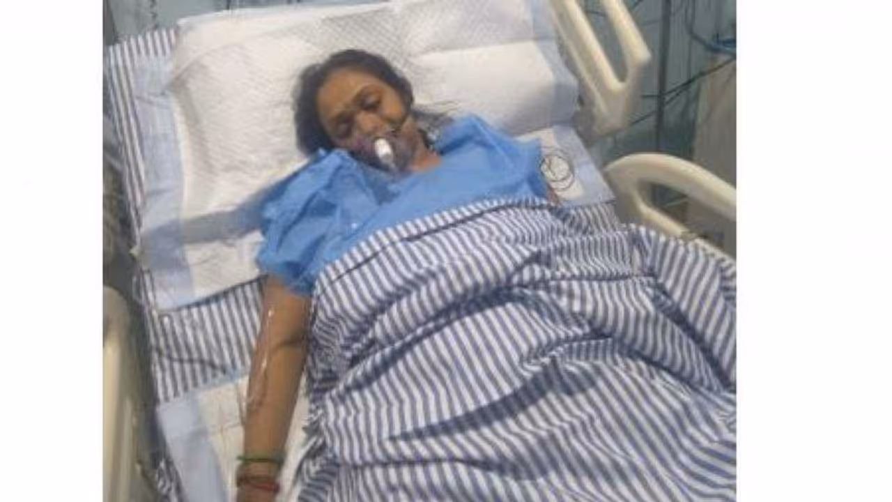 விடாது தொடர்ந்த கள்ளக் காதல்..!! தற்கொலை முடிவெடுத்த சீரியல் நடிகை , சின்னத்திரையில் பரபரப்பு...!! விடாது தொடர்ந்த கள்ளக் காதல்..!! தற்கொலை முடிவெடுத்த சீரியல் நடிகை , சின்னத்திரையில் பரபரப்பு...!!