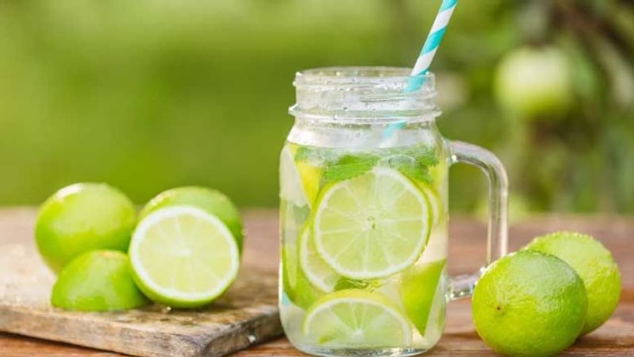 ശരീരത്തില്‍ കൊഴുപ്പ് അടിഞ്ഞുകൂടുന്നുവോ? ഒഴിവാക്കാനിതാ നാരങ്ങാവെള്ളം !