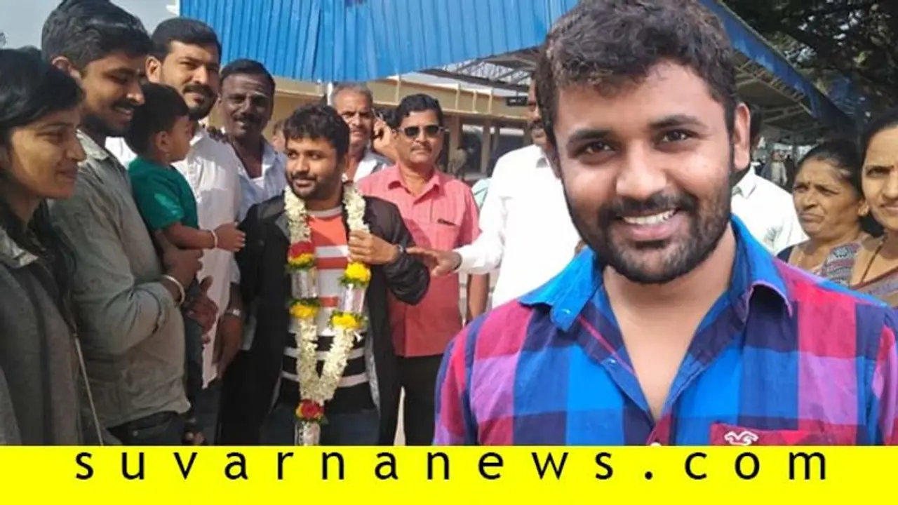 ಲಕ್ಷ ಸಂಬಳದ ಕೆಲಸ ತೊರೆದು ಕನ್ನಡದಲ್ಲೇ ಪರೀಕ್ಷೆ ಬರೆದು IAS ಪಾಸ್ ಮಾಡಿದ..! ಲಕ್ಷ ಸಂಬಳದ ಕೆಲಸ ತೊರೆದು ಕನ್ನಡದಲ್ಲೇ ಪರೀಕ್ಷೆ ಬರೆದು IAS ಪಾಸ್ ಮಾಡಿದ..!