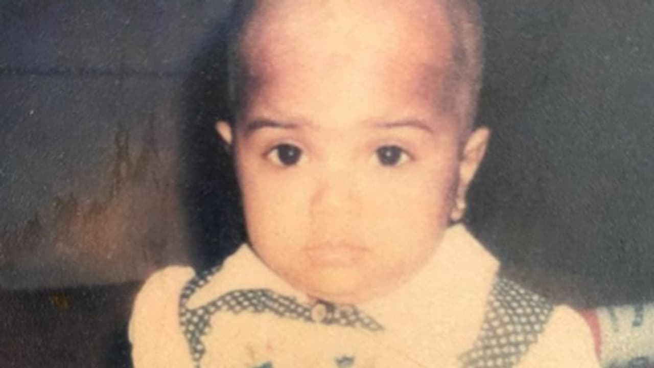 ഈ 'കുട്ടി സെലിബ്രിറ്റി' ആരാണെന്ന് മനസിലായോ? ഈ 'കുട്ടി സെലിബ്രിറ്റി' ആരാണെന്ന് മനസിലായോ?