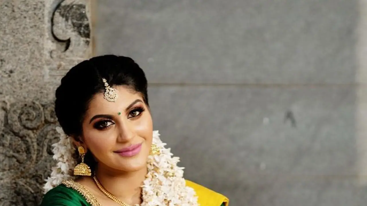 ஓவர் கிளாமரை உதறித் தள்ளிவிட்டு... புடவைக்கு மாறிய யாஷிகா ஆனந்த்... பொங்கல் ட்ரீட்டாக வைரலாகும் புகைப்படங்கள்...! ஓவர் கிளாமரை உதறித் தள்ளிவிட்டு... புடவைக்கு மாறிய யாஷிகா ஆனந்த்... பொங்கல் ட்ரீட்டாக வைரலாகும் புகைப்படங்கள்...!