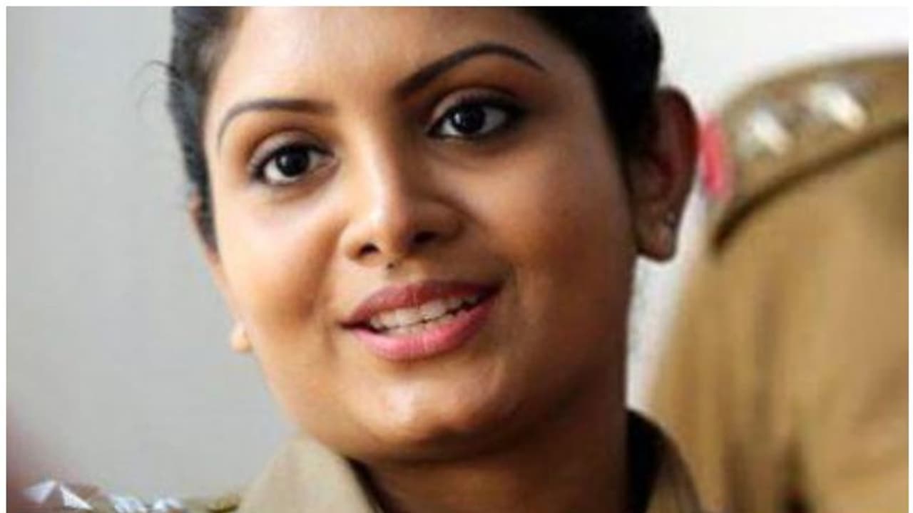 ദീപ്തി ഐപിഎസ് ആകുമോ ജീവിതത്തിലും, മറുപടിയുമായി ഗായത്രി അരുണ് ദീപ്തി ഐപിഎസ് ആകുമോ ജീവിതത്തിലും, മറുപടിയുമായി ഗായത്രി അരുണ്