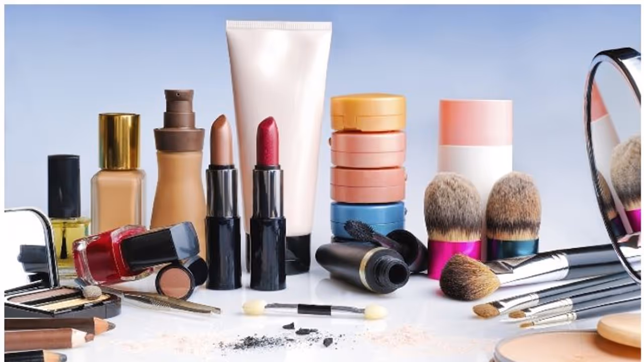 കൊച്ചിയില് അനധികൃത സൗന്ദര്യവർദ്ധക ഉത്പന്നങ്ങൾ പിടിച്ചെടുത്തു കൊച്ചിയില് അനധികൃത സൗന്ദര്യവർദ്ധക ഉത്പന്നങ്ങൾ പിടിച്ചെടുത്തു