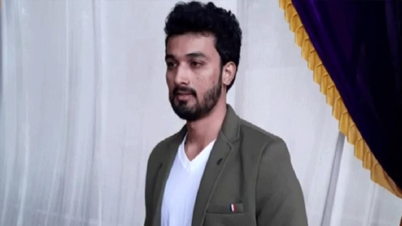 6 हजार कमाने वाले इस शख्स के खाते में आए 1 अरब से ज्यादा रुपए...खुशी की जगह हो रहा दुखी... 6 हजार कमाने वाले इस शख्स के खाते में आए 1 अरब से ज्यादा रुपए...खुशी की जगह हो रहा दुखी...