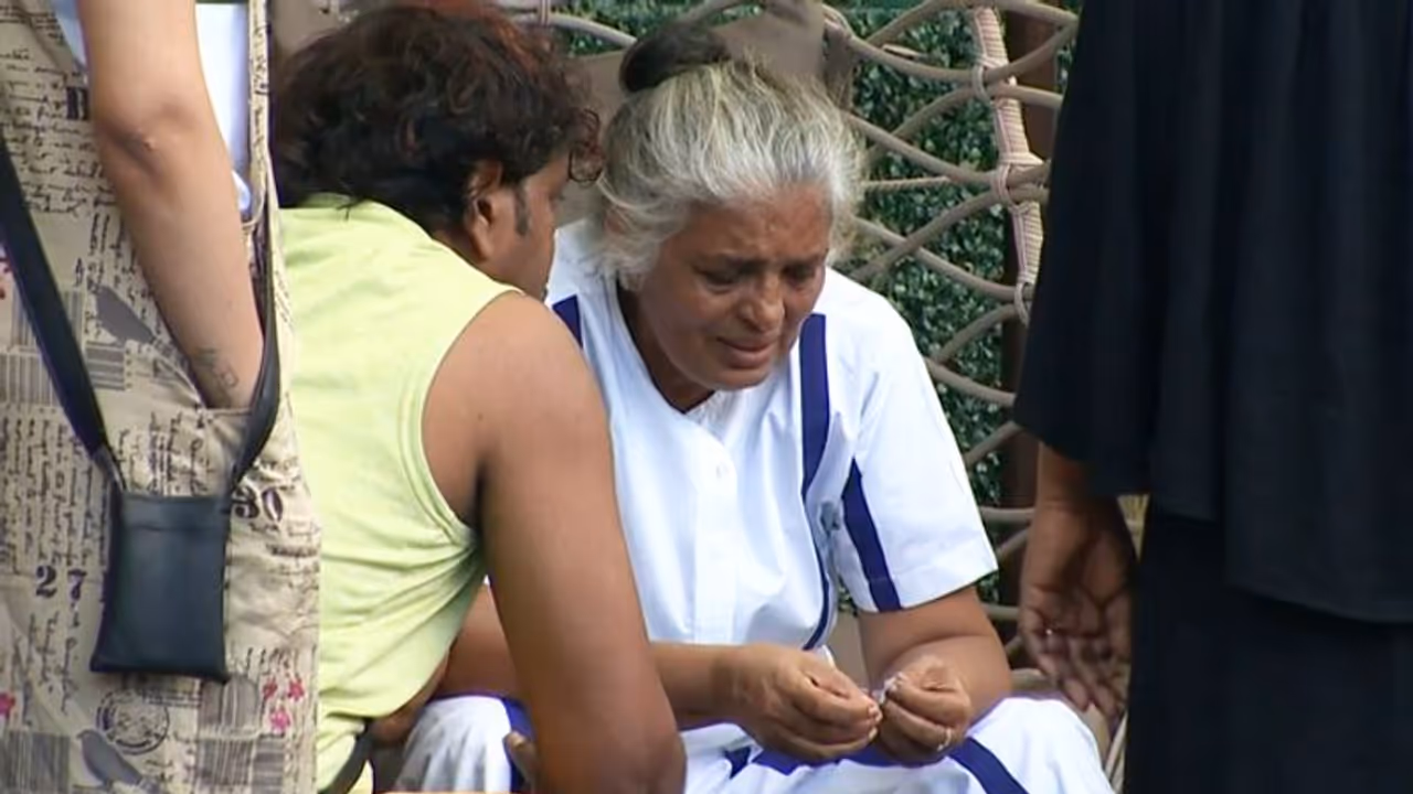 'വീട്ടില് എന്റെ മാപ്പിളയൊക്കെ കാണുന്നതല്ലേ'; 'ജയില് ശിക്ഷ'യില് പൊട്ടിക്കരഞ്ഞ് രാജിനി ചാണ്ടി 'വീട്ടില് എന്റെ മാപ്പിളയൊക്കെ കാണുന്നതല്ലേ'; 'ജയില് ശിക്ഷ'യില് പൊട്ടിക്കരഞ്ഞ് രാജിനി ചാണ്ടി