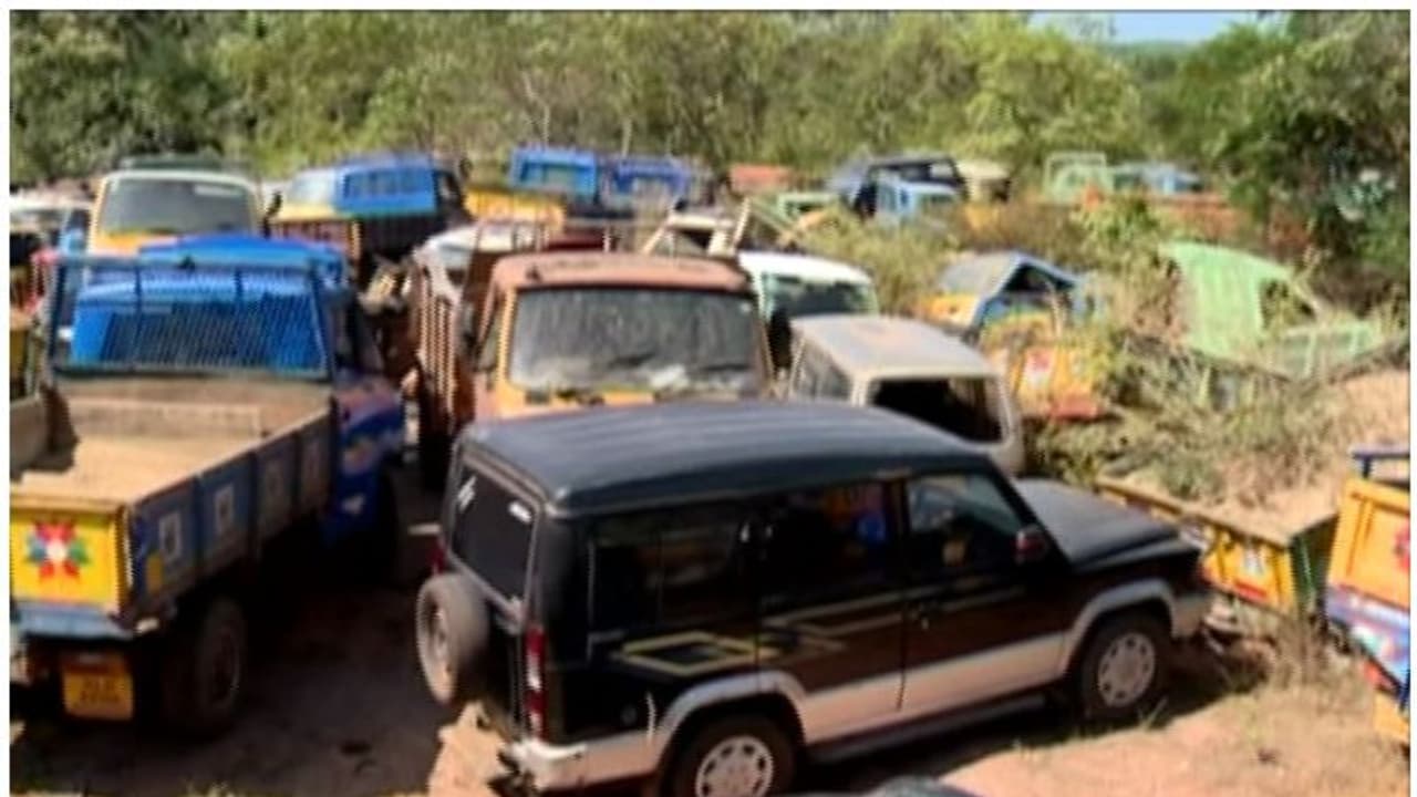 സ്റ്റേഷൻ മുറ്റത്ത് തുരുമ്പെടുത്ത വാഹനങ്ങൾ ഇനിയുണ്ടാകില്ല; ലേലം ചെയ്ത് നീക്കാൻ സർക്കാർ നടപടി സ്റ്റേഷൻ മുറ്റത്ത് തുരുമ്പെടുത്ത വാഹനങ്ങൾ ഇനിയുണ്ടാകില്ല; ലേലം ചെയ്ത് നീക്കാൻ സർക്കാർ നടപടി