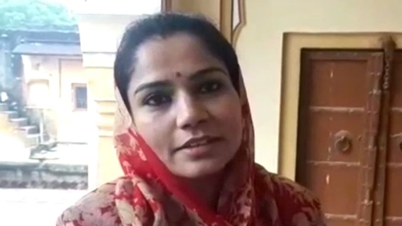 Pakistan born Nita Kanwar wins local polls in India Pakistan born Nita Kanwar wins local polls in India