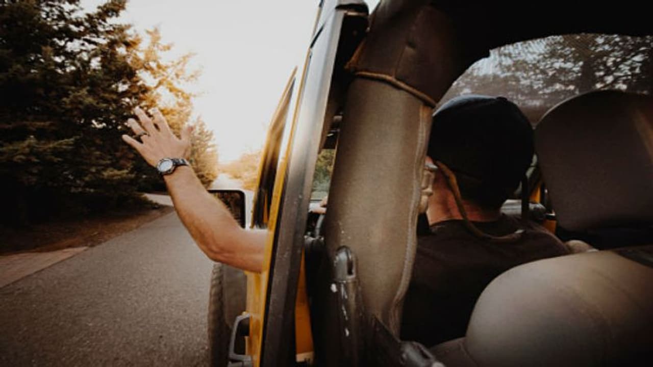 গাড়ি থেকে জ্বলন্ত সিগারেট ছুঁড়লেই আজ থেকে জরিমানা, হতে পারে ৭ লক্ষ টাকা ফাইন