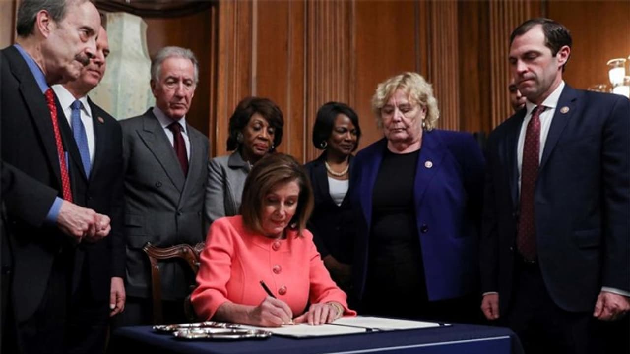 सीनेट में राष्ट्रपति के खिलाफ महाभियोग प्रक्रिया शुरू, ट्रंप ने प्रक्रिया को बताया ‘फर्जी’ सीनेट में राष्ट्रपति के खिलाफ महाभियोग प्रक्रिया शुरू, ट्रंप ने प्रक्रिया को बताया ‘फर्जी’