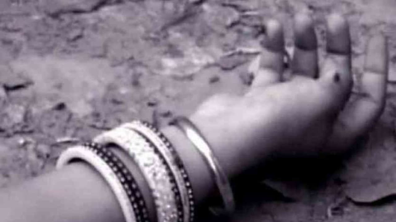 পার্লারে গিয়েছিলেন নববধূর সাজে সাজ করতে, কিন্তু খুন হয়ে গেল কনে পার্লারে গিয়েছিলেন নববধূর সাজে সাজ করতে, কিন্তু খুন হয়ে গেল কনে