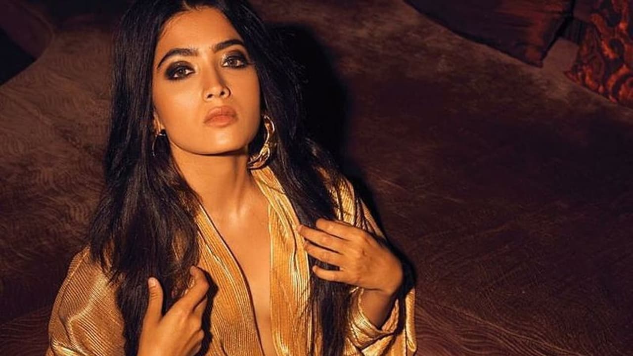 পরিণীতি আউট রশ্মিকা ইন, বিগস্ক্রিনে রনবীর রশ্মিকা ম্যাজিকের অপেক্ষায় দর্শক পরিণীতি আউট রশ্মিকা ইন, বিগস্ক্রিনে রনবীর রশ্মিকা ম্যাজিকের অপেক্ষায় দর্শক