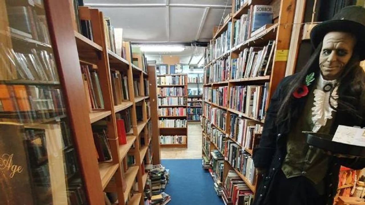 ഇന്ന് ഒരു പുസ്തകം പോലും വിറ്റുപോയിട്ടില്ലെന്ന് ട്വീറ്റ്; പുസ്തകശാലയില് പിന്നീട് നടന്നത്... ഇന്ന് ഒരു പുസ്തകം പോലും വിറ്റുപോയിട്ടില്ലെന്ന് ട്വീറ്റ്; പുസ്തകശാലയില് പിന്നീട് നടന്നത്...