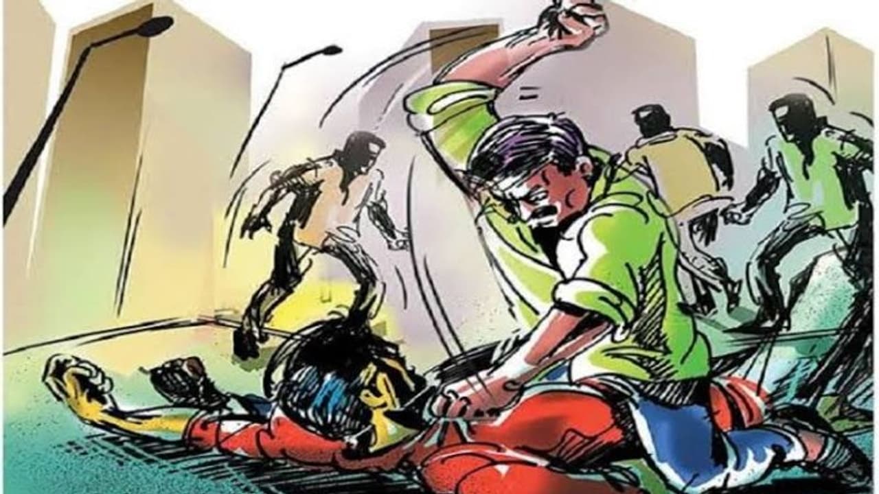 వృద్ధుడి కోసం నీళ్లు అడిగినందుకు దళితుడిపై దాడి.. పోలీసులకు ఫిర్యాదు.. మనస్థాపంతో యువకుడు ఆత్మహత్య