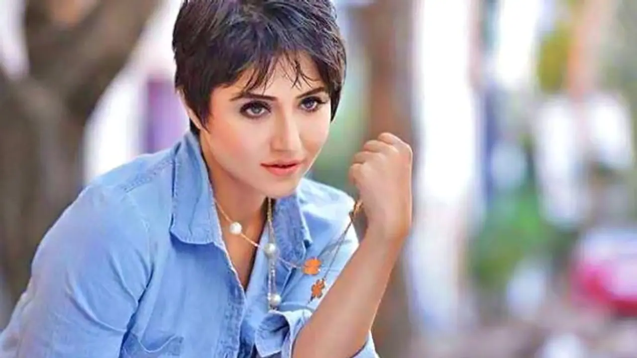 ফের অশ্লীল ভাষায় কটাক্ষ স্বস্তিকাকে, ফেসবুককে হাতিয়ার করেই চলছে আক্রমণ