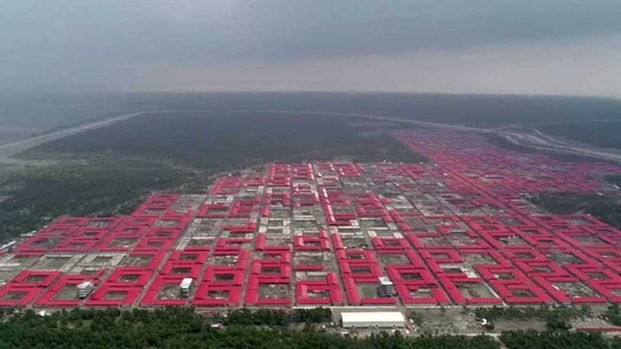 कभी जलमग्न था बांग्लादेश का ये द्वीप ,अब इस पर बसेंगे इतने रोहिंग्या शरणार्थी कभी जलमग्न था बांग्लादेश का ये द्वीप ,अब इस पर बसेंगे इतने रोहिंग्या शरणार्थी