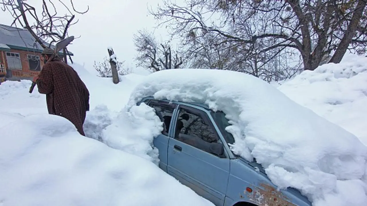 అమెరికాలో మంచు తుఫాను విధ్వంసం.. పశ్చిమ న్యూయార్క్లో ఎమర్జెన్సీ.. పలువురు మృతి అమెరికాలో మంచు తుఫాను విధ్వంసం.. పశ్చిమ న్యూయార్క్లో ఎమర్జెన్సీ.. పలువురు మృతి