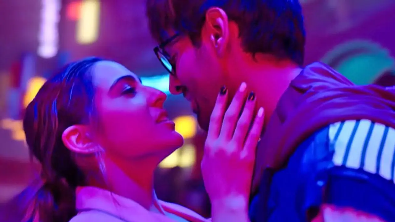 উদ্দাম যৌনতায় মত্ত সারা কার্তিক, বাধা সেন্সর বোর্ডের উদ্দাম যৌনতায় মত্ত সারা কার্তিক, বাধা সেন্সর বোর্ডের