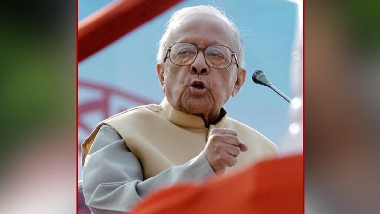 వరుస విజయాలు సాధించిన సీఎంలు: హ్యాట్రిక్ వీరులు వీరే వరుస విజయాలు సాధించిన సీఎంలు: హ్యాట్రిక్ వీరులు వీరే