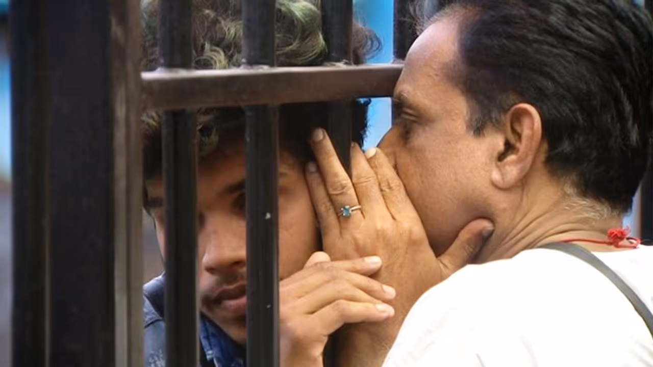 'അവര് പ്രബലരാണ്, പൊതുശത്രു ഞാനും'; ബിഗ് ബോസില് 'സിനിമ സീരിയല് ലോബി'യെന്ന് രജിത് കുമാര് 'അവര് പ്രബലരാണ്, പൊതുശത്രു ഞാനും'; ബിഗ് ബോസില് 'സിനിമ സീരിയല് ലോബി'യെന്ന് രജിത് കുമാര്