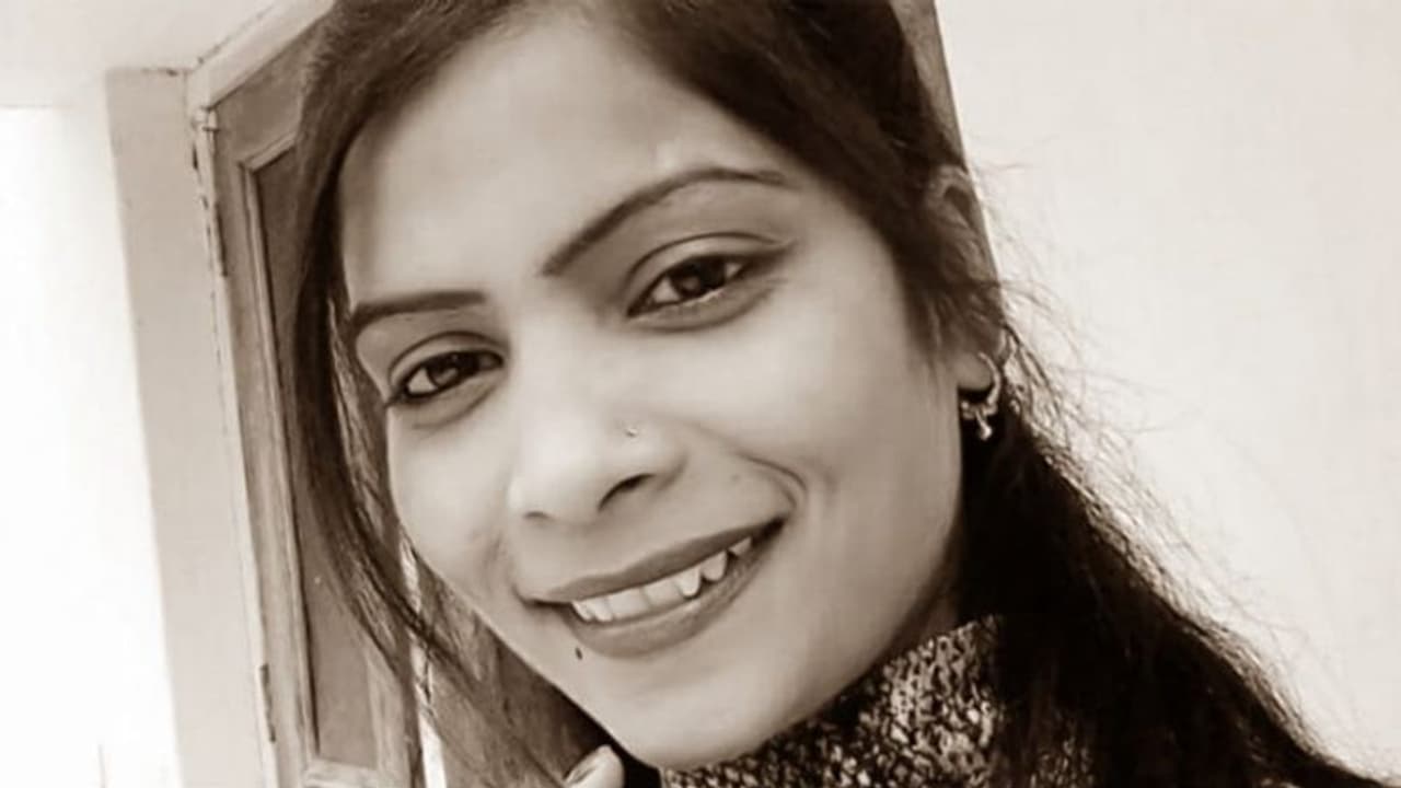 नेता की बेटी से हुआ शादीशुदा शख्स को प्यार, लेकिन पत्नी को न चले खबर इसलिए रचा एक षड्यंत्र नेता की बेटी से हुआ शादीशुदा शख्स को प्यार, लेकिन पत्नी को न चले खबर इसलिए रचा एक षड्यंत्र