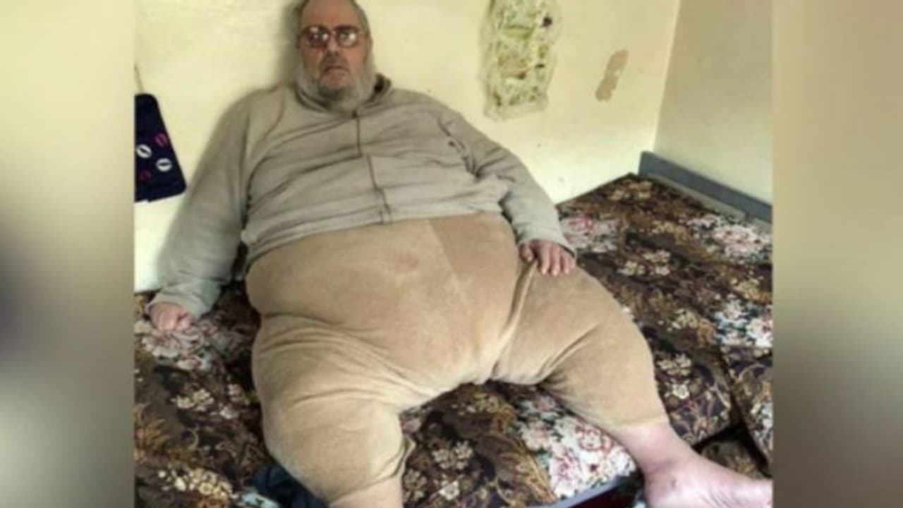 250ಕೆಜಿ ತೂಕದ ಐಸಿಸ್ ಉಗ್ರನನ್ನು ಎತ್ತುವಲ್ಲಿ ಸುಸ್ತಾದ ಪೊಲೀಸರು!