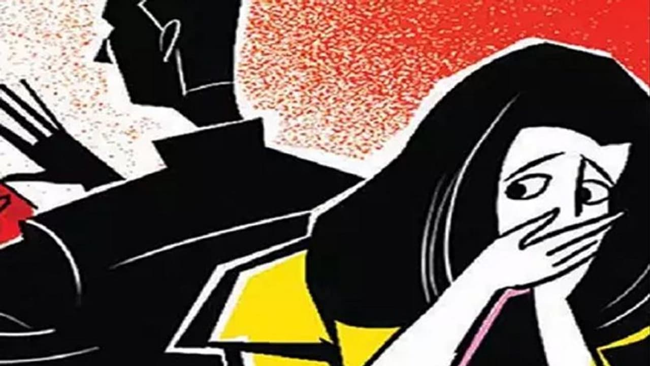 नौकरी दिलाने के नाम पर डिप्टी कमिश्नर करता था ये गंदा काम, घर बुलाते ही खुल गया राज नौकरी दिलाने के नाम पर डिप्टी कमिश्नर करता था ये गंदा काम, घर बुलाते ही खुल गया राज