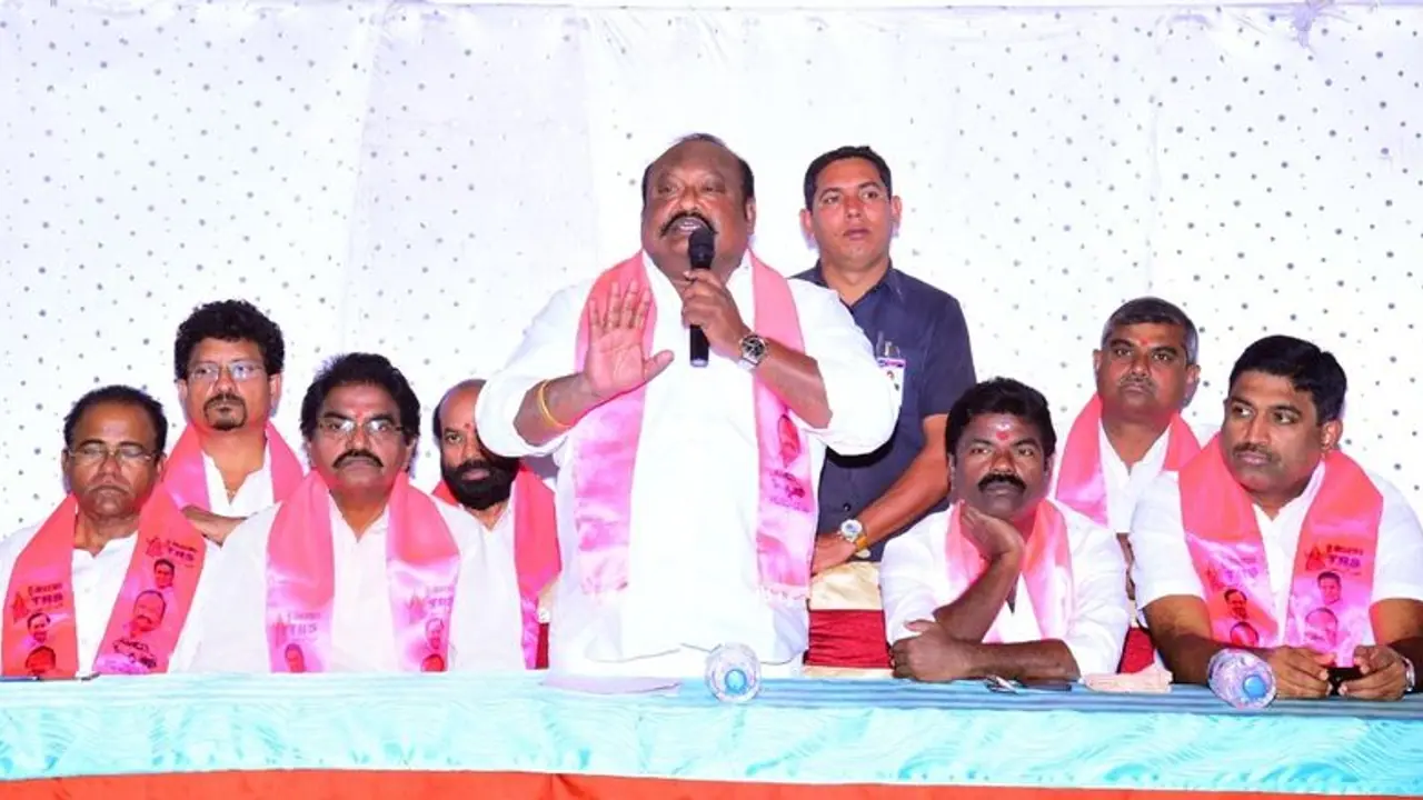 రెబల్ అభ్యర్ధులకు బెదిరింపులు... అసలేం జరిగిందంటే: గంగుల వివరణ రెబల్ అభ్యర్ధులకు బెదిరింపులు... అసలేం జరిగిందంటే: గంగుల వివరణ