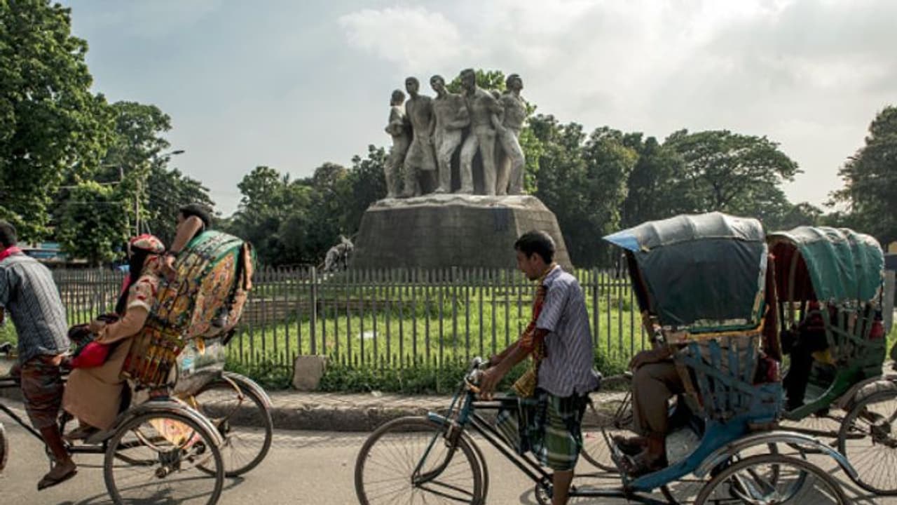 ঢাকায় পূজোর দিনেই ভোট, প্রতিবাদ অনশনে অসুস্থ হয়ে ৪ শিক্ষার্থী ঢাকায় পূজোর দিনেই ভোট, প্রতিবাদ অনশনে অসুস্থ হয়ে ৪ শিক্ষার্থী