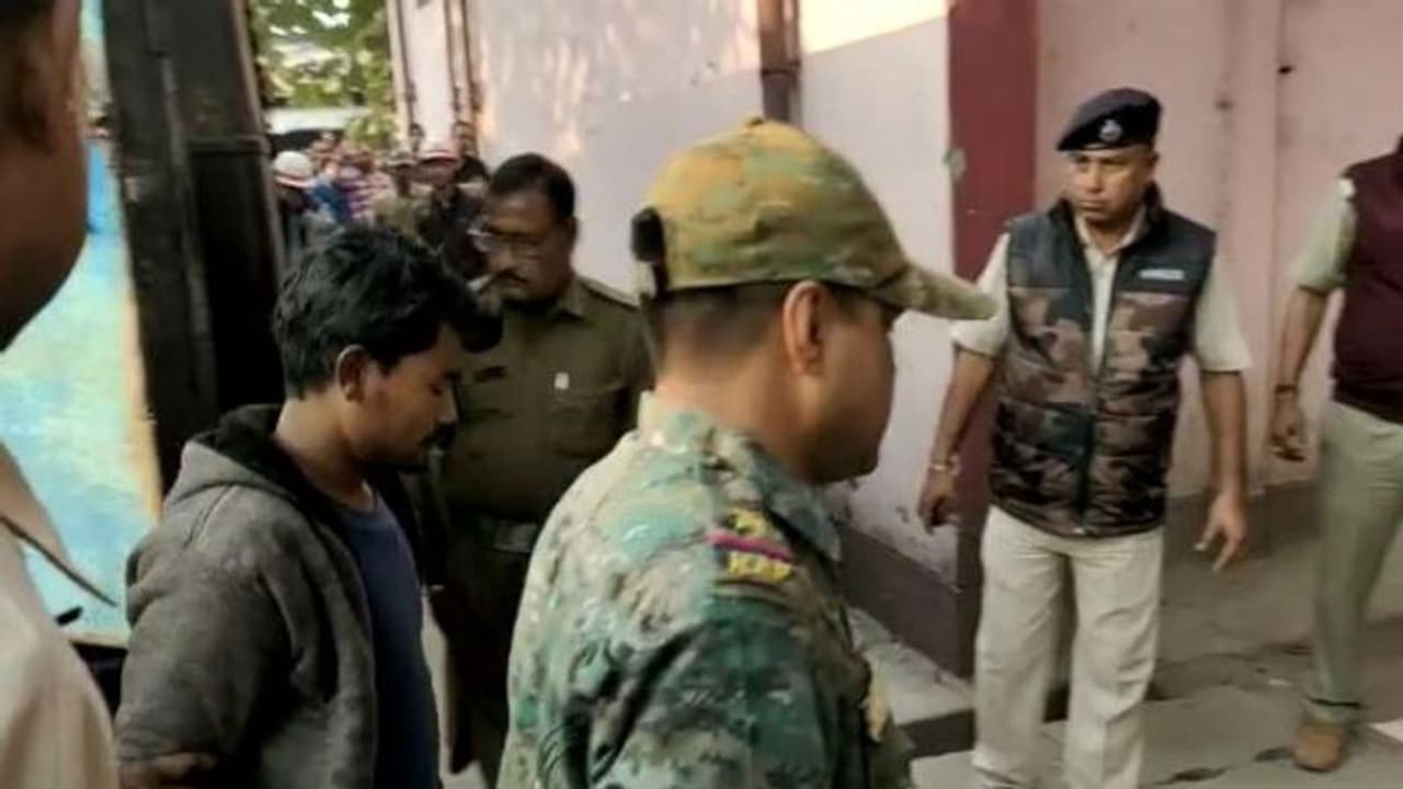 কুমারগঞ্জ গণধর্ষণ খুন কাণ্ডে তৎপর পুলিশ, এগারো দিনেই জমা পড়ল চার্জশিট কুমারগঞ্জ গণধর্ষণ খুন কাণ্ডে তৎপর পুলিশ, এগারো দিনেই জমা পড়ল চার্জশিট