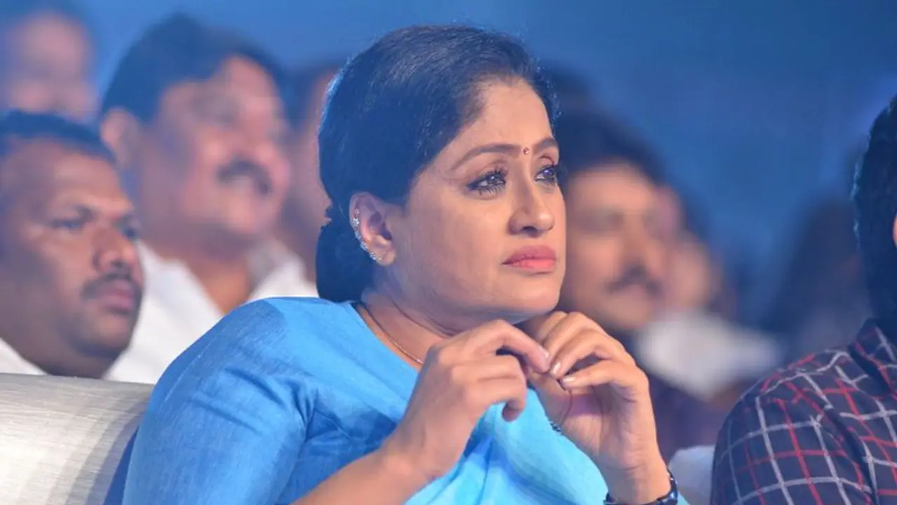 సీబీఐ, ఈడీ అంటే కేసీఆర్‌కు లోలోపల భయం.. దొర మాటల్ని ఈసారి జనం నమ్మరు : విజయశాంతి