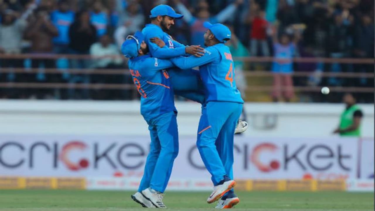 রাজকোটে দুরন্ত প্রত্যাবর্তন ভারতের, বেঙ্গালুরুতে শেষ ম্যাচেই সিরিজের ফয়সালা রাজকোটে দুরন্ত প্রত্যাবর্তন ভারতের, বেঙ্গালুরুতে শেষ ম্যাচেই সিরিজের ফয়সালা