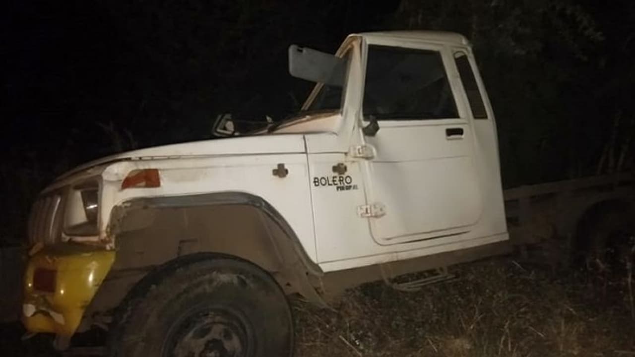 ಬೈಲಹೊಂಗಲ ಬಳಿ ಲಾರಿ ಬುಲೆರೊ ಡಿಕ್ಕಿ: ತಾಯಿ ಮಗ ಸೇರಿ ಮೂವರ ಸಾವು ಬೈಲಹೊಂಗಲ ಬಳಿ ಲಾರಿ ಬುಲೆರೊ ಡಿಕ್ಕಿ: ತಾಯಿ ಮಗ ಸೇರಿ ಮೂವರ ಸಾವು