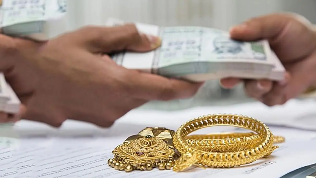 ഓരോ പവൻ തൂക്കമുള്ള രണ്ട് വളകൾ! സ്വകാര്യ സ്ഥാപനത്തിൽ പണയംനൽകി വാങ്ങിയത് 60,000, പക്ഷെ സാധനം സ്വർണമല്ല, അറസ്റ്റ് ഓരോ പവൻ തൂക്കമുള്ള രണ്ട് വളകൾ! സ്വകാര്യ സ്ഥാപനത്തിൽ പണയംനൽകി വാങ്ങിയത് 60,000, പക്ഷെ സാധനം സ്വർണമല്ല, അറസ്റ്റ്