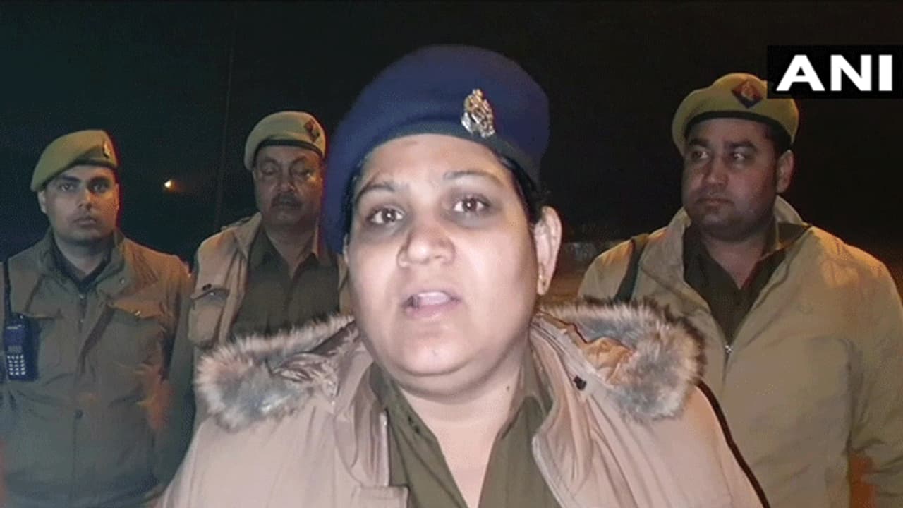 అమ్మమ్మతో బయటకు వెళ్లిన చిన్నారిని ఎత్తుకెళ్లి... అమ్మమ్మతో బయటకు వెళ్లిన చిన్నారిని ఎత్తుకెళ్లి...