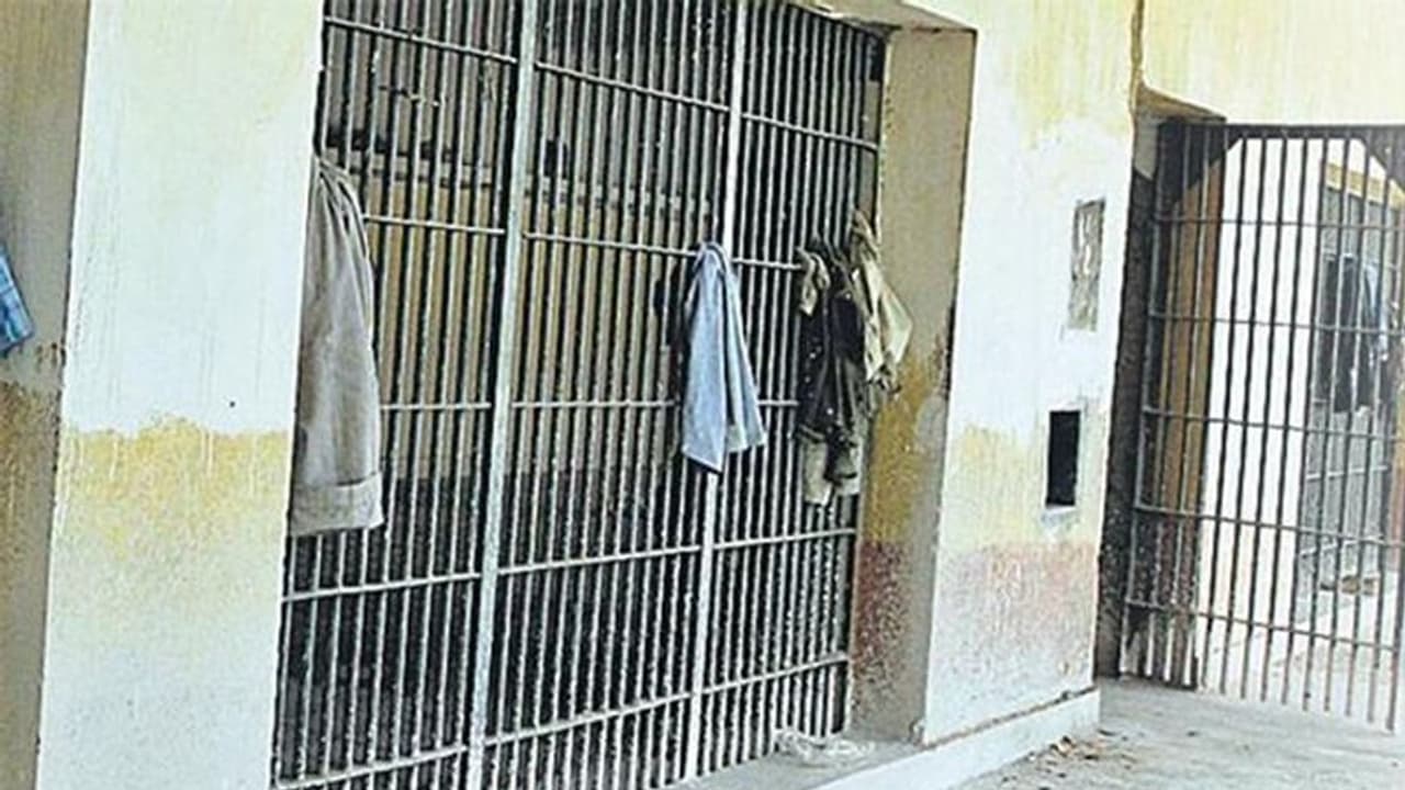 నాలుగో తరగతి గిరిజన బాలుడిని దారుణంగా హతమార్చింది సీనియర్లే.. ! నాలుగో తరగతి గిరిజన బాలుడిని దారుణంగా హతమార్చింది సీనియర్లే.. !