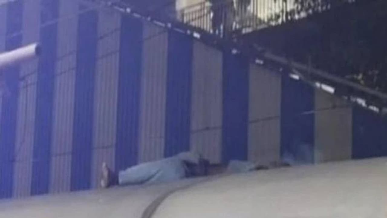 ട്രെയിനിന് മുകളിലൂടെ നടന്ന യുവാവ് ഷോക്കേറ്റു മരിച്ചു