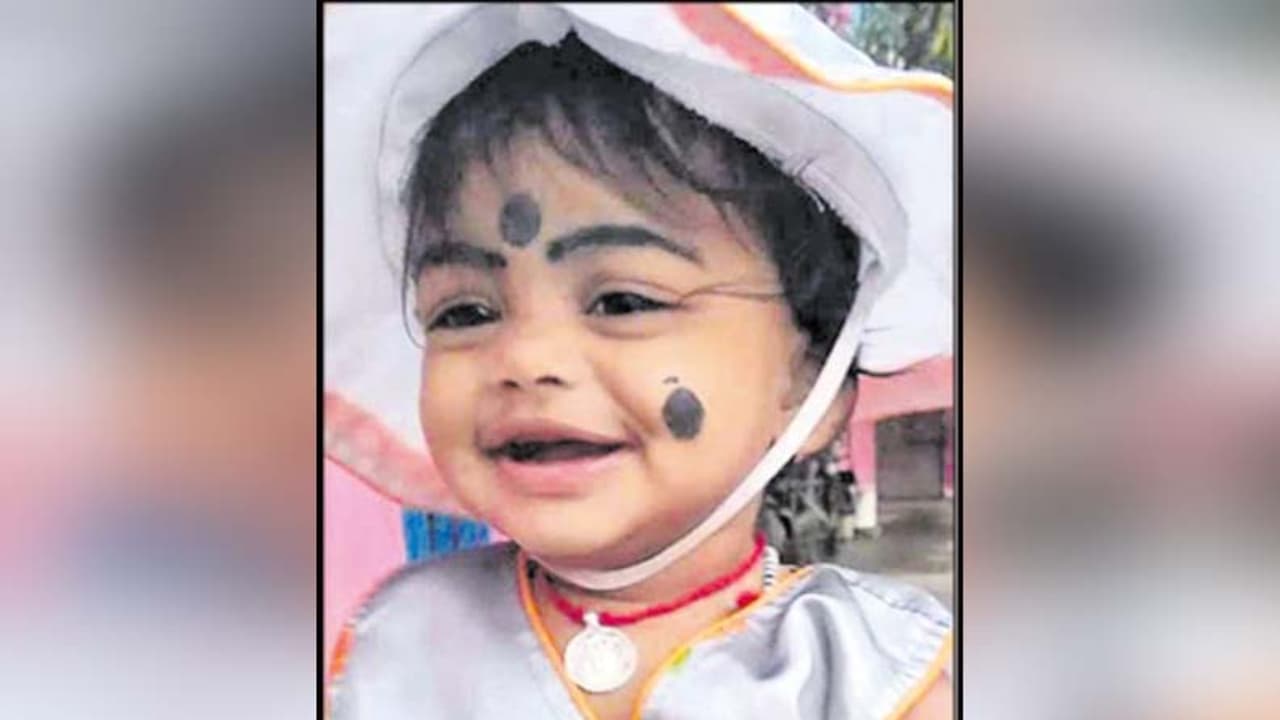 கொதிக்கும் நீரில் தவறி விழுந்த 2 வயது குழந்தை..! உடல் வெந்து பரிதாப பலி..! கொதிக்கும் நீரில் தவறி விழுந்த 2 வயது குழந்தை..! உடல் வெந்து பரிதாப பலி..!