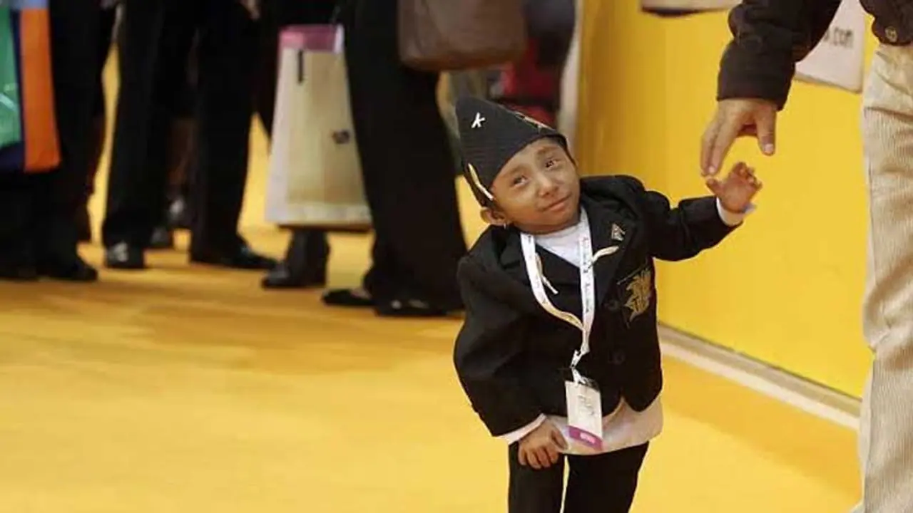 ವಿಶ್ವದ ಅತ್ಯಂತ ಕುಬ್ಜ ಮನುಷ್ಯ ಖಗೇಂದ್ರ ಥಾಪಾ ಇನ್ನಿಲ್ಲ! ವಿಶ್ವದ ಅತ್ಯಂತ ಕುಬ್ಜ ಮನುಷ್ಯ ಖಗೇಂದ್ರ ಥಾಪಾ ಇನ್ನಿಲ್ಲ!