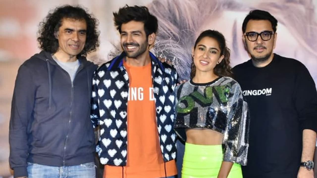 पहली बार इम्तियाज की कॉल देख शॉक्ड रह गए थे कार्तिक, 40 मिनट तक वॉशरूम में बंद रहकर की थी बात पहली बार इम्तियाज की कॉल देख शॉक्ड रह गए थे कार्तिक, 40 मिनट तक वॉशरूम में बंद रहकर की थी बात