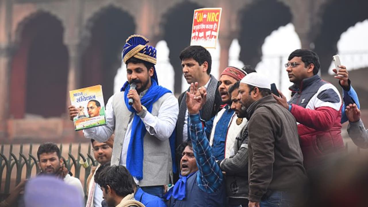 ഭരണഘടന കയ്യിലേന്തി 'രാവണ്‍' ദില്ലിയില്‍ എത്തുമോ? ചന്ദ്രശേഖർ ആസാദിന്‍റെ ജാമ്യവ്യവസ്ഥകളില്‍ ഇളവ്