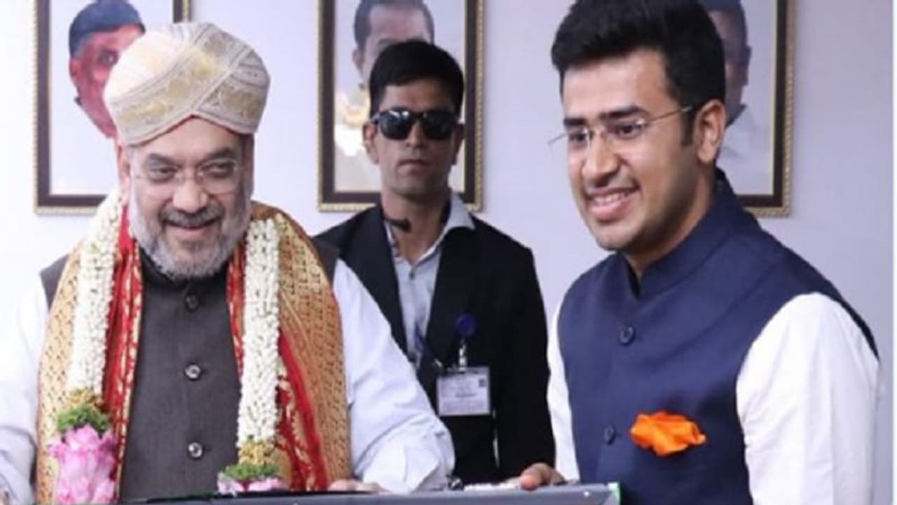 ತಮ್ಮ ಕಚೇರಿ ಉದ್ಘಾಟಿಸಿದ ಶಾಗೆ ವಿಶೇಷ ಗಿಫ್ಟ್ ಕೊಟ್ಟ ತೇಜಸ್ವಿ ಸೂರ್ಯ ತಮ್ಮ ಕಚೇರಿ ಉದ್ಘಾಟಿಸಿದ ಶಾಗೆ ವಿಶೇಷ ಗಿಫ್ಟ್ ಕೊಟ್ಟ ತೇಜಸ್ವಿ ಸೂರ್ಯ