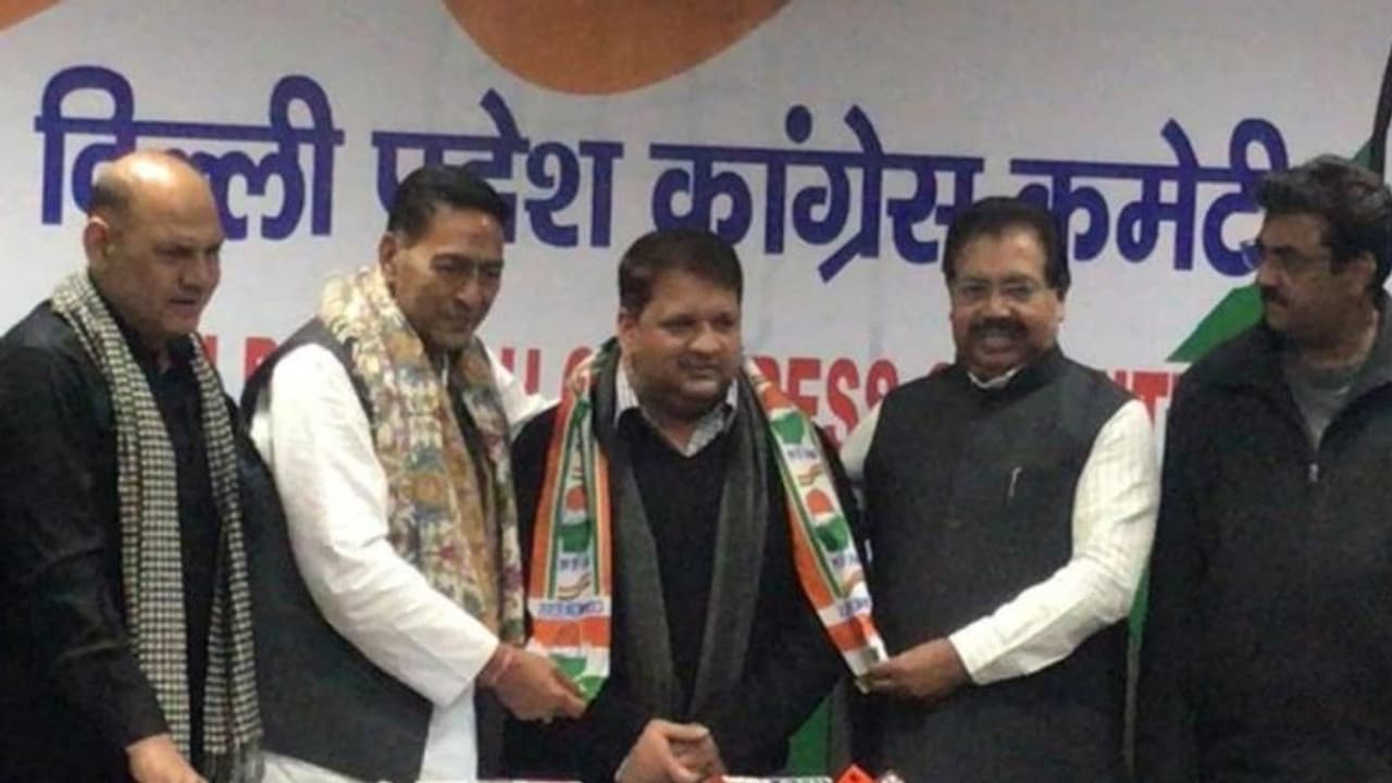 पूर्व प्रधानमंत्री लालबहादुर शास्त्री के पोते आदर्श शास्त्री ने 'आप' से तोड़ा नाता, कांग्रेस में हुए शामिल पूर्व प्रधानमंत्री लालबहादुर शास्त्री के पोते आदर्श शास्त्री ने 'आप' से तोड़ा नाता, कांग्रेस में हुए शामिल