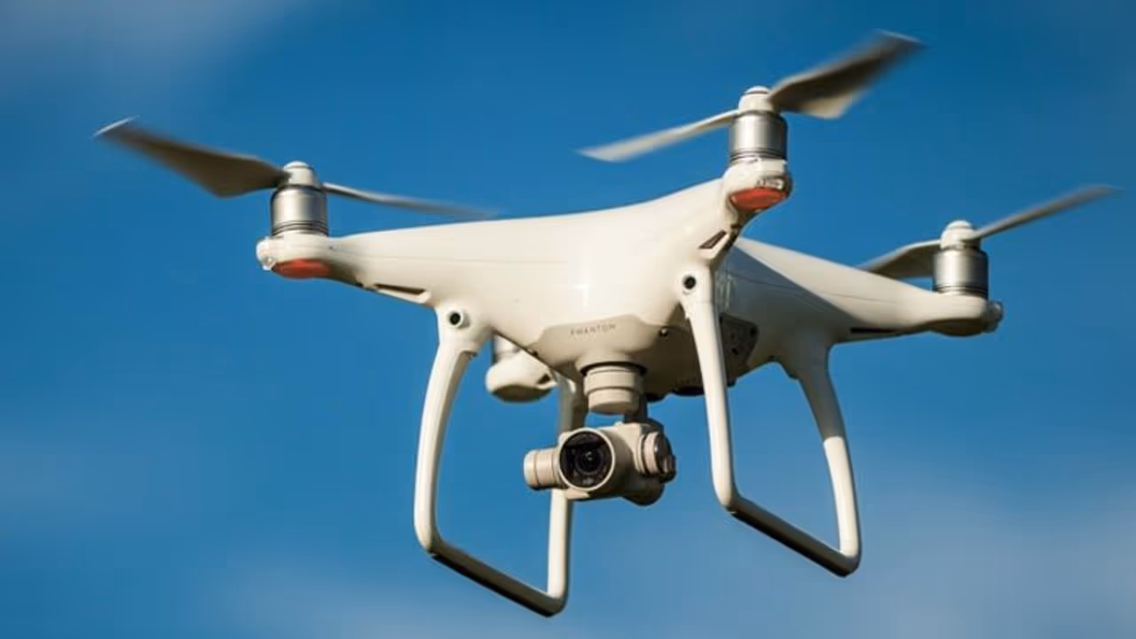 ജാഗ്രത, ഒളിച്ചിരുന്ന് വാറ്റിയാലും ഇനി കുടുങ്ങും; ഡ്രോണ് നിരീക്ഷണവുമായി പൊലീസ് ജാഗ്രത, ഒളിച്ചിരുന്ന് വാറ്റിയാലും ഇനി കുടുങ്ങും; ഡ്രോണ് നിരീക്ഷണവുമായി പൊലീസ്