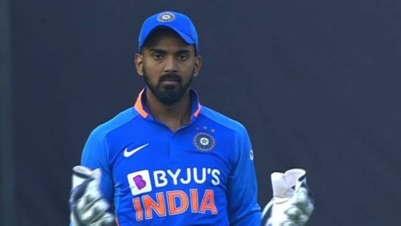 ರಾಹುಲ್‌ಗೆ ಕೀಪಿಂಗ್; ಕೊಹ್ಲಿ ಧೋನಿ ನಾಯಕತ್ವ ವ್ಯತ್ಯಾಸ ಹೇಳಿದ ಸೆಹ್ವಾಗ್!