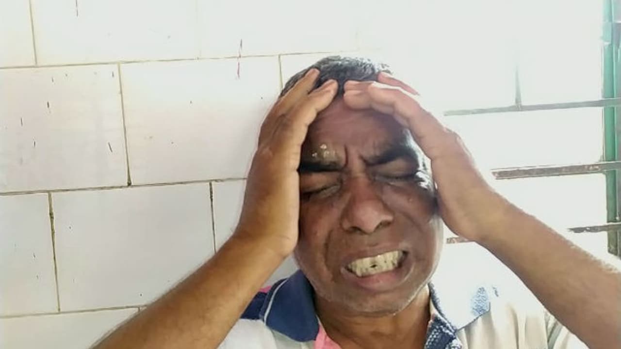 মারমুখী স্বামী, চোখে গরম খুন্তির ছ্যাঁকা স্ত্রীর মারমুখী স্বামী, চোখে গরম খুন্তির ছ্যাঁকা স্ত্রীর