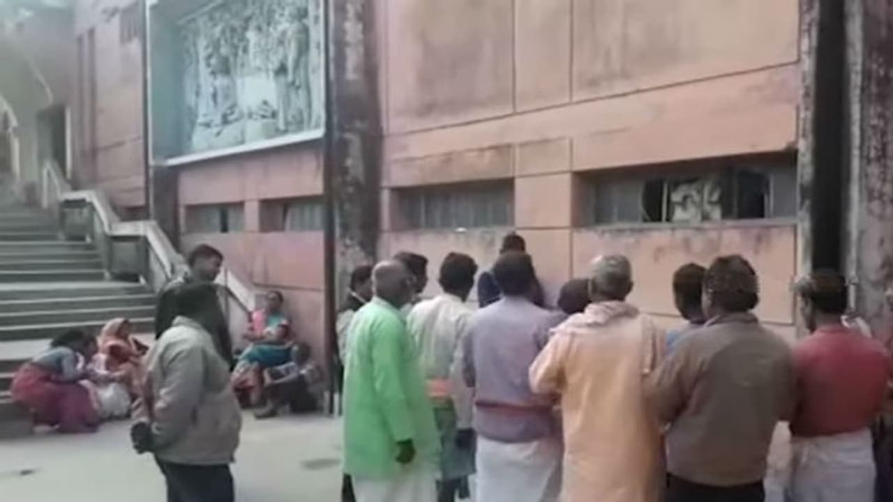 চার দশকের সম্পর্কে ইতি, প্রদীপের শেষকৃত্যের ব্যবস্থা করল মুসলিম পরিবার চার দশকের সম্পর্কে ইতি, প্রদীপের শেষকৃত্যের ব্যবস্থা করল মুসলিম পরিবার